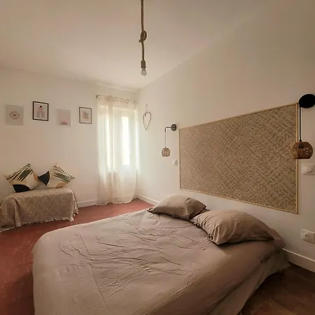 Holiday home Jolie Maison De 4-5 Personnes